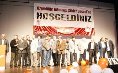 "ÖZGÜRLÜĞE ADANMIŞ ŞİİRLER" GECESİ İCRA EDİLDİ