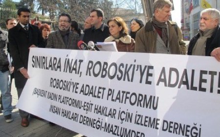 ROBOSKİ’YE ADALET PLATFORMU “SINIRLARA İNAT ADALET” KAMPANYASINI GALATASARAY POSTANESİ ÖNÜNDE BAŞLATTI