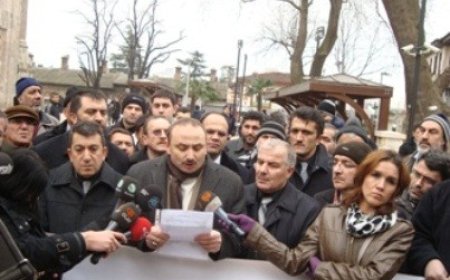 Bursa Gönüllü Teşekküller Platformu, Suriye'de yapılan katliamlar sonucu, katledilen insanlar için gıyabi cenaze namazı kıldı.