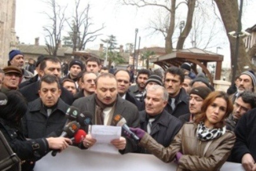 Bursa Gönüllü Teşekküller Platformu, Suriye'de yapılan katliamlar sonucu, katledilen insanlar için gıyabi cenaze namazı kıldı.