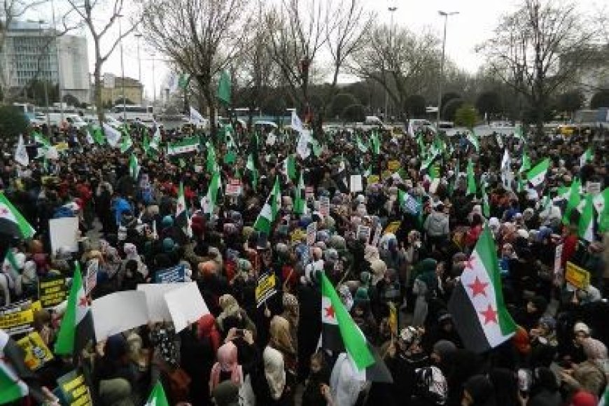 BİNLERCE KİŞİ SURİYE İNTİFADASINA DESTEK İÇİN YÜRÜDÜ