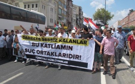 STK’lar Fatih Camiinde Darbecilerin Katliamını Protesto Etti