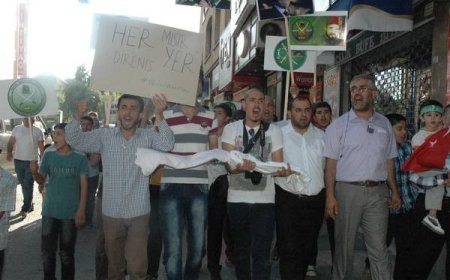 Mısır'daki Darbeye Kefenli Protesto