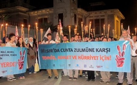 Adalet için iftar vakti! Mısır Konsolosluğu önünde meşalelerle İslam kardeşliği için toplandık