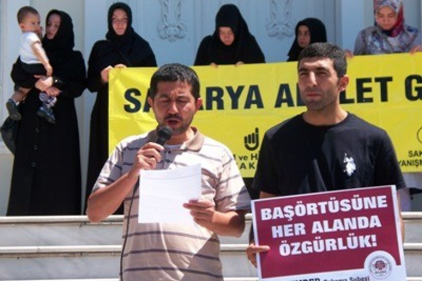 Yasakçı Yönetmelik Protesto Edildi!