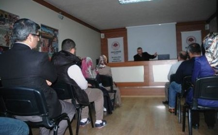 İNSAN HAKLARI OKULU’NUN İLK DERSİ VEDAT KAHYALAR’DAN