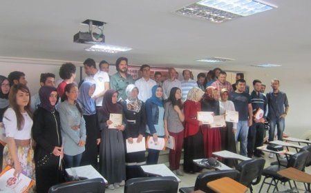 MAZLUMDER Konya Şubesi,de kursiyerlerin sertifika heyecanı.