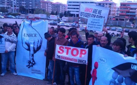 AFGANİSTANLI MÜLTECİLERİ BM GÖRMEZDEN GELİYOR, POLİS ŞİDDET UYGULUYOR