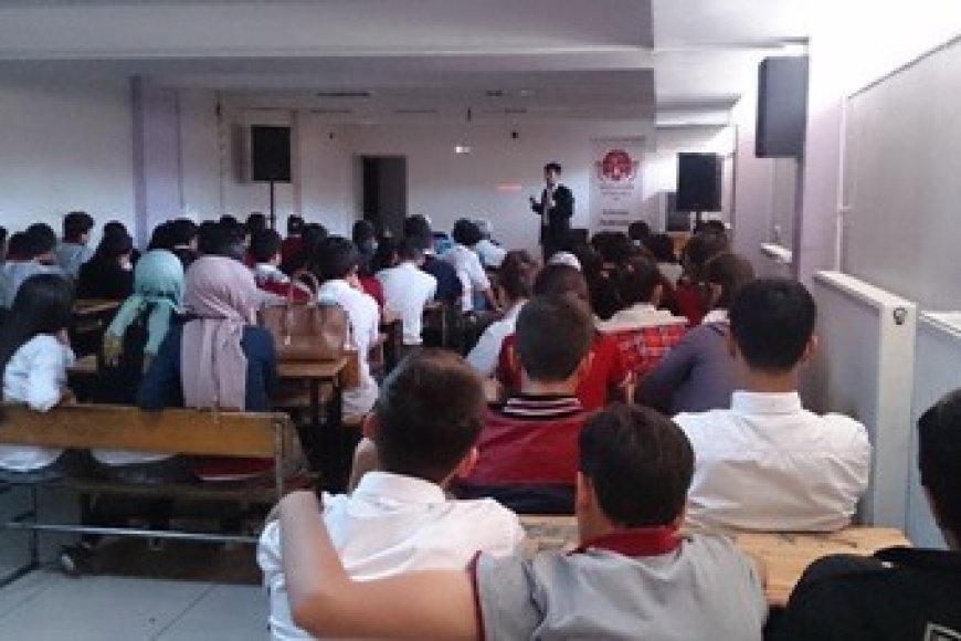 İNSAN HAKLARI EĞİTİMİ HIZ KESMİYOR