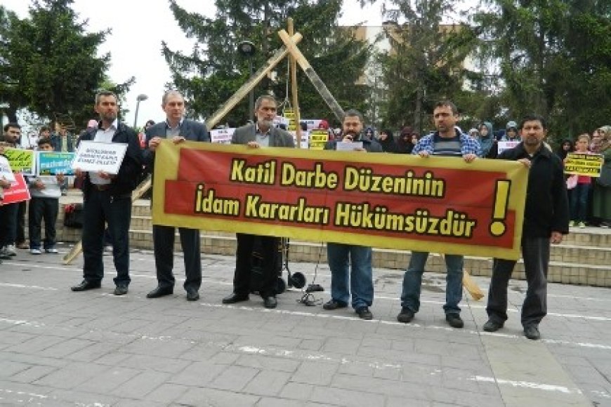 Mısır'daki İdam Kararlarına Protesto