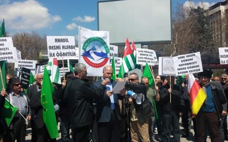 MAZLUMDER Ankara Şubesi, KAFFED'in 'Anadil Resmi Alfabe ile Öğretilmelidir' Eylemine Destek için MEB Önündeydi