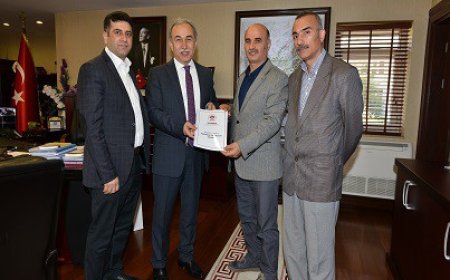 MAZLUMDER “SAVAŞIN 5. YILINDA ADANA’DAKİ SURİYELİLER” RAPORUNU VALİYE SUNDU