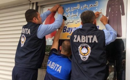 Suriyeli Esnaflara Ait Türkçe Olmayan Tabelalalar Sökülüyor