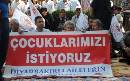 Oturma Eylemi - Diyarbakırlı Annelerin Yanındayız