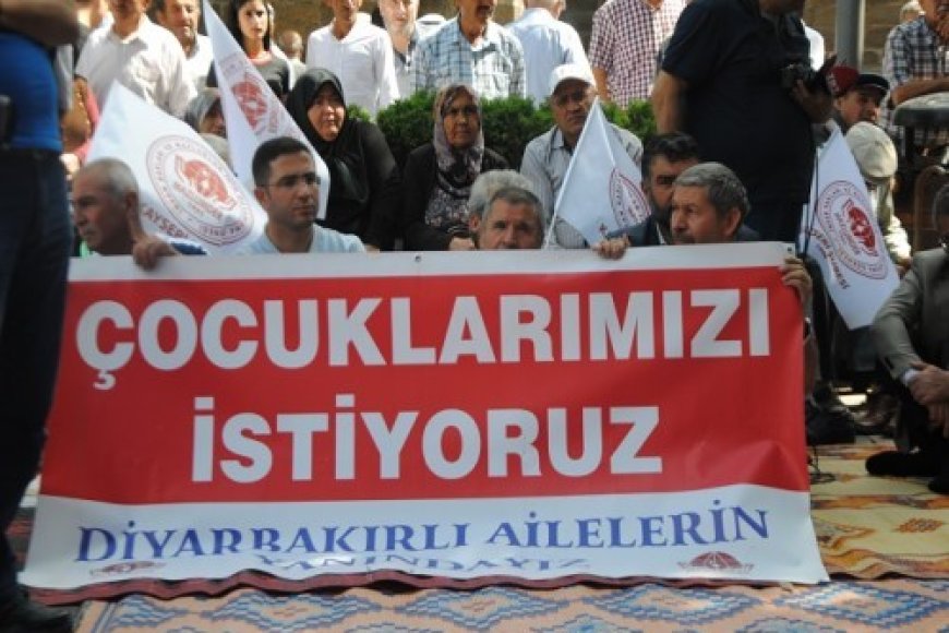 Oturma Eylemi - Diyarbakırlı Annelerin Yanındayız