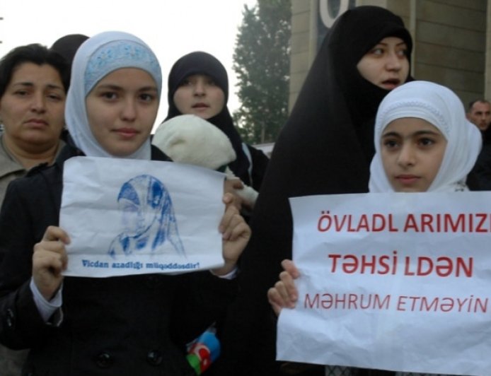 Azerbaycan Devleti, İnanç Özgürlüğü ve Eğitim Hakkı İlkelerini İhlal Eden Uygulamalara Son Vermelidir
