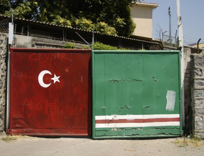 Kafkas ve Tatar Kökenli Sığınmacılara Yönelik Hukuksuz İadeler ve Keyfi İdari Gözetim Uygulamaları Derhal Durdurulmalıdır!
